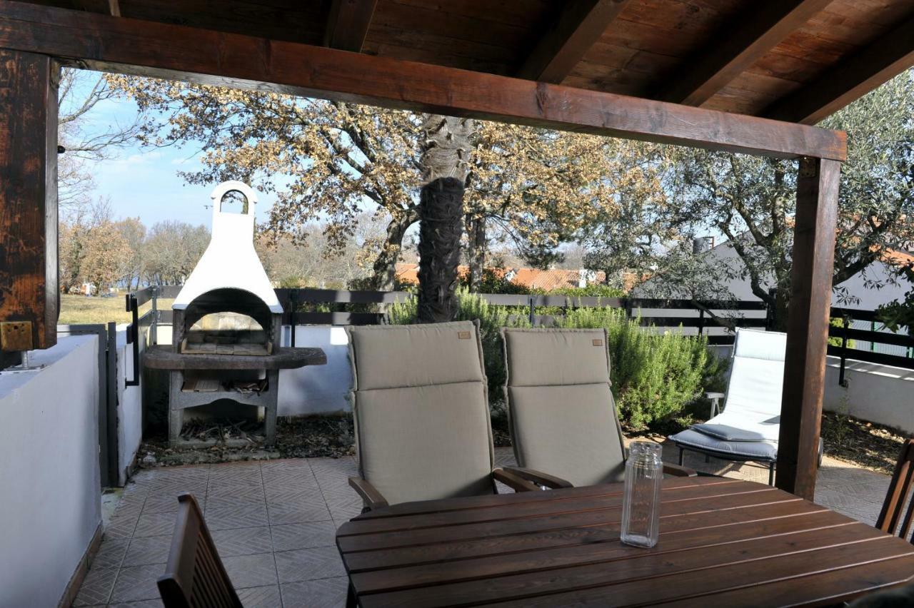 Holiday House Lena Porec Esterno foto