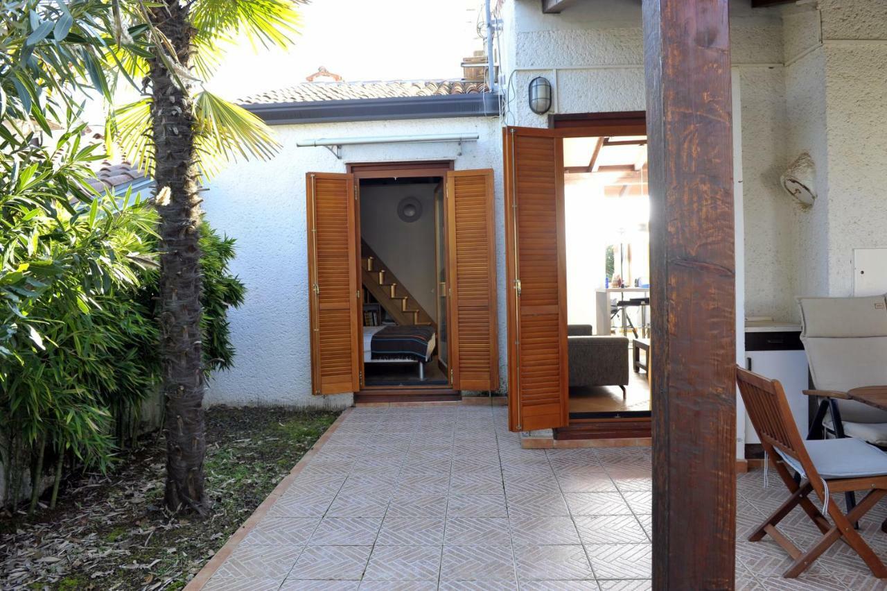Holiday House Lena Porec Esterno foto